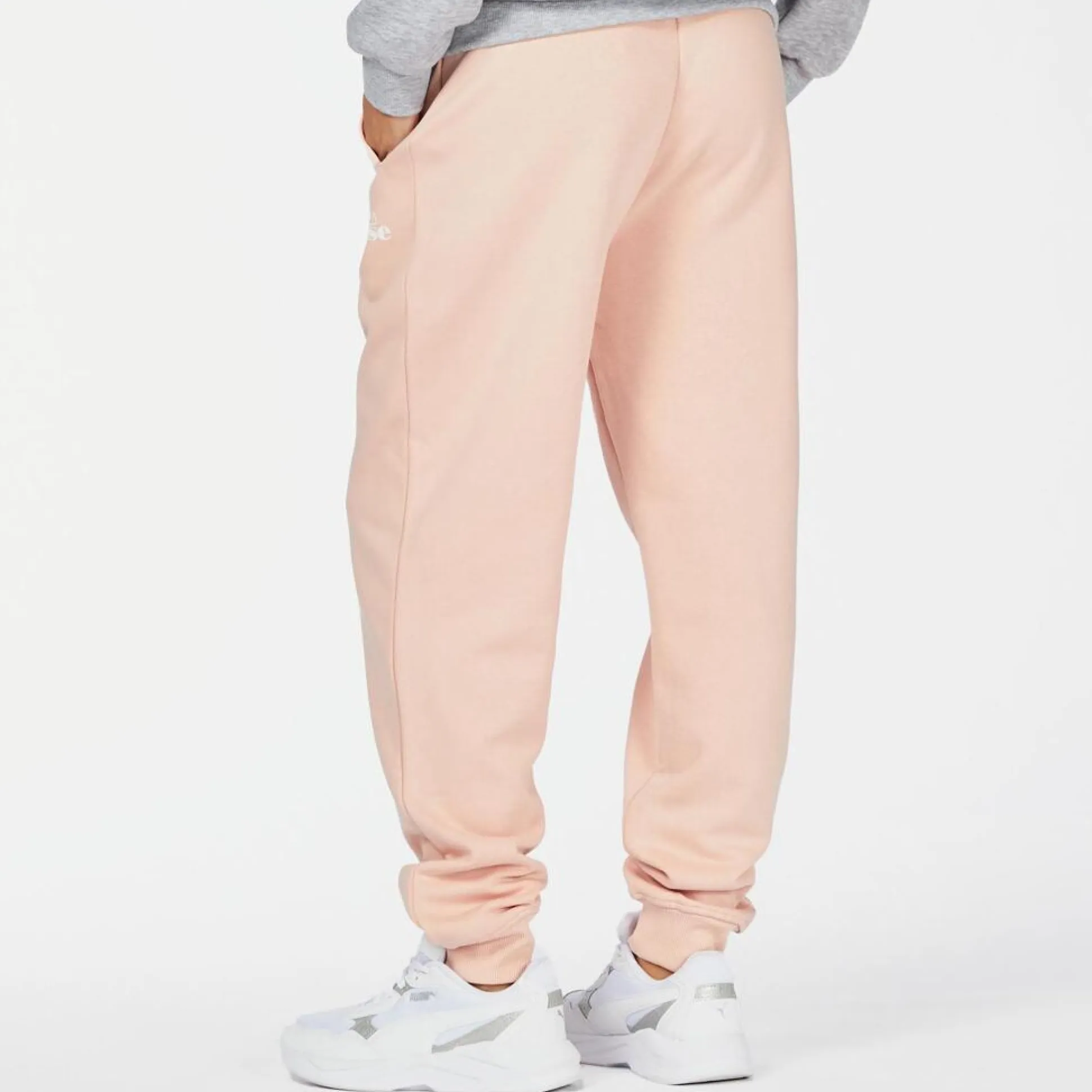 Ellesse Mom