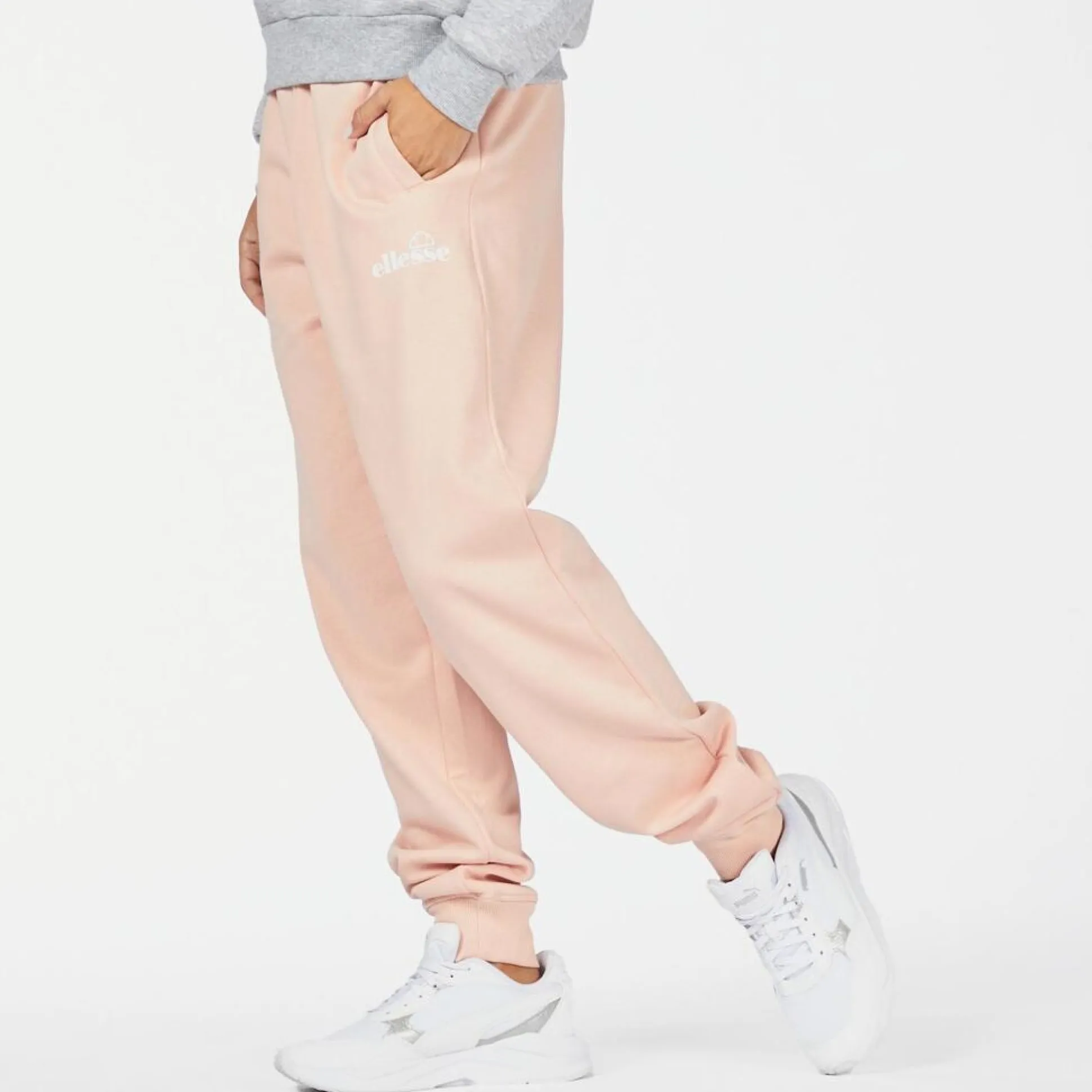 Ellesse Mom