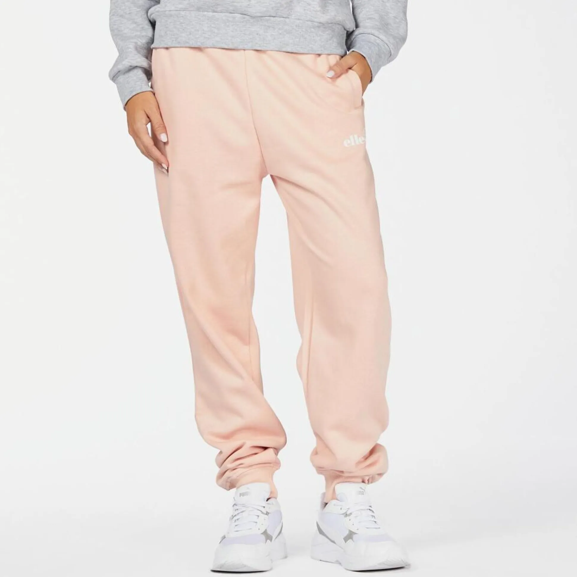 Ellesse Mom