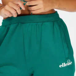 Ellesse Mom
