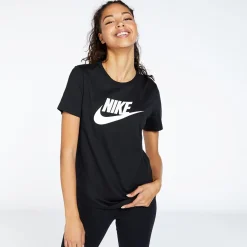Nike Sportswear Essentials