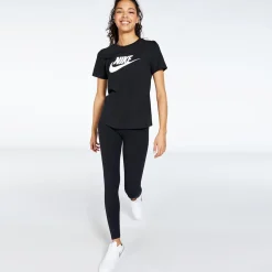 Nike Sportswear Essentials