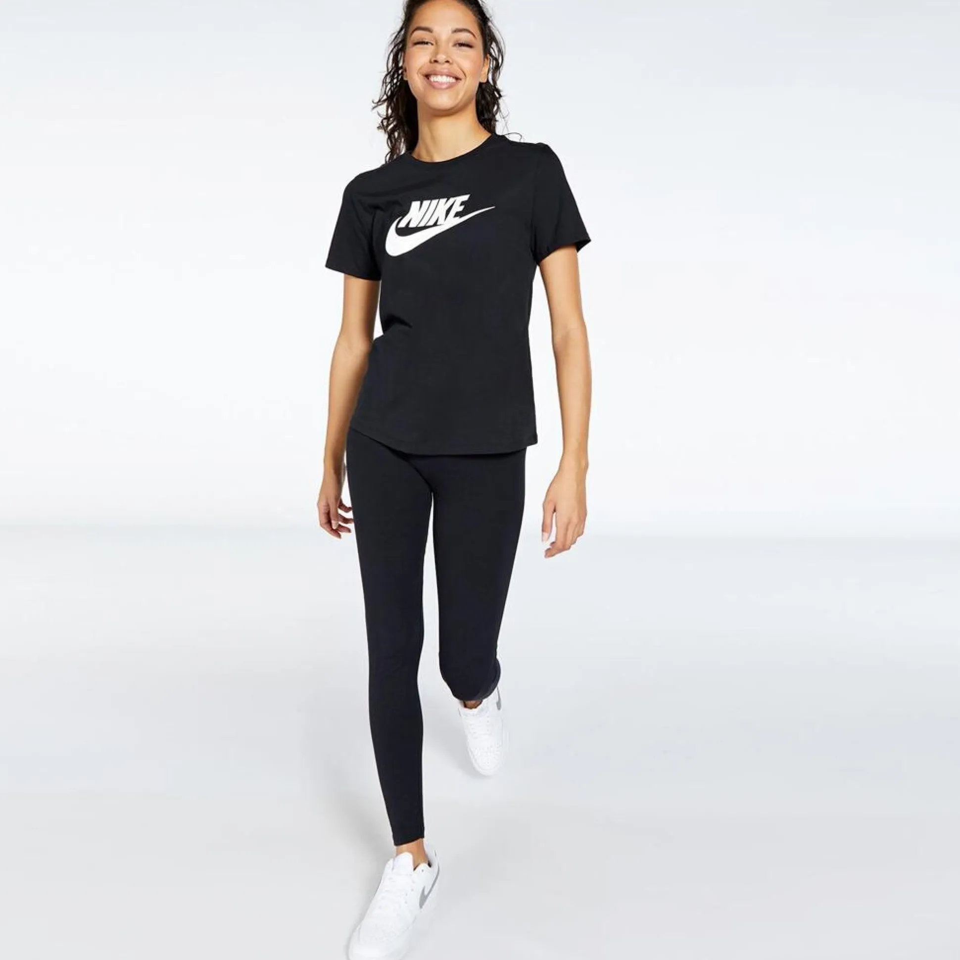 Nike Sportswear Essentials