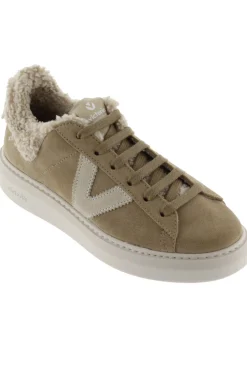 Zapatillas De Serraje Victoria Milán Con Trasera De Borreguito Y Logotipo En Contraste